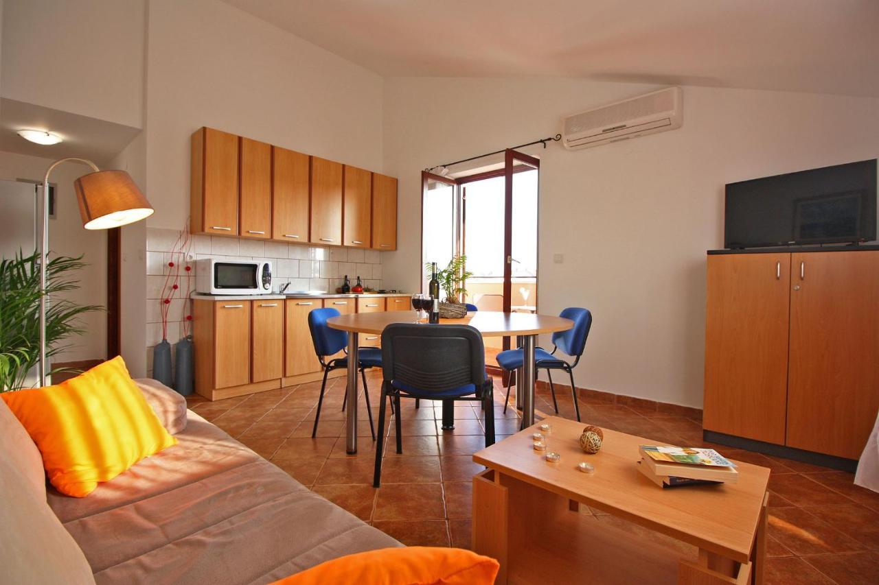 Brijunisol - 3 Apartments Top Position Near The Beautiful Beach Fažana Kültér fotó