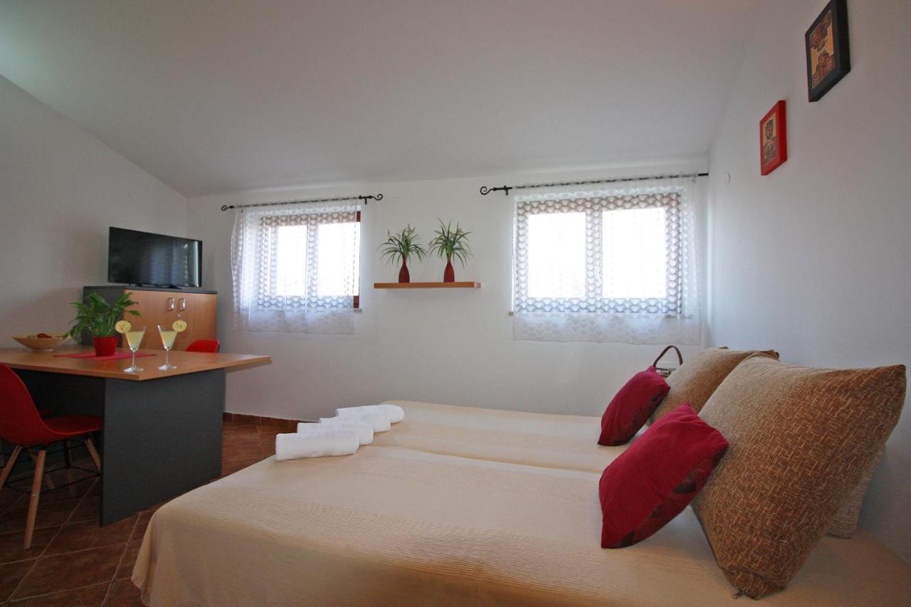 Brijunisol - 3 Apartments Top Position Near The Beautiful Beach Fažana Kültér fotó