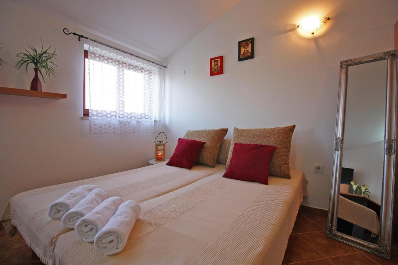 Brijunisol - 3 Apartments Top Position Near The Beautiful Beach Fažana Kültér fotó