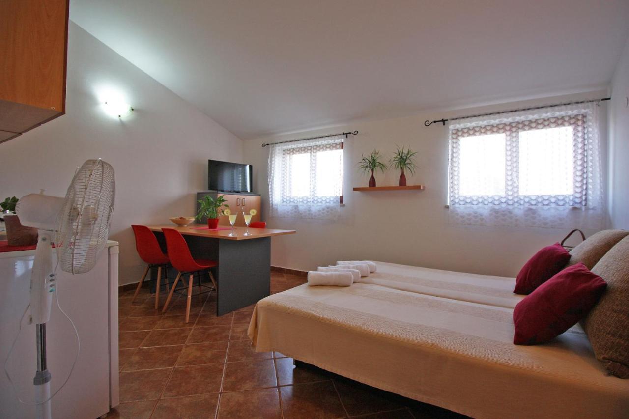 Brijunisol - 3 Apartments Top Position Near The Beautiful Beach Fažana Kültér fotó